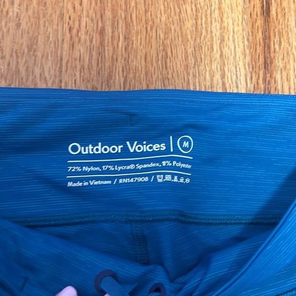 Women’s Outdoor Voices Leggings - Picture 2 of 4